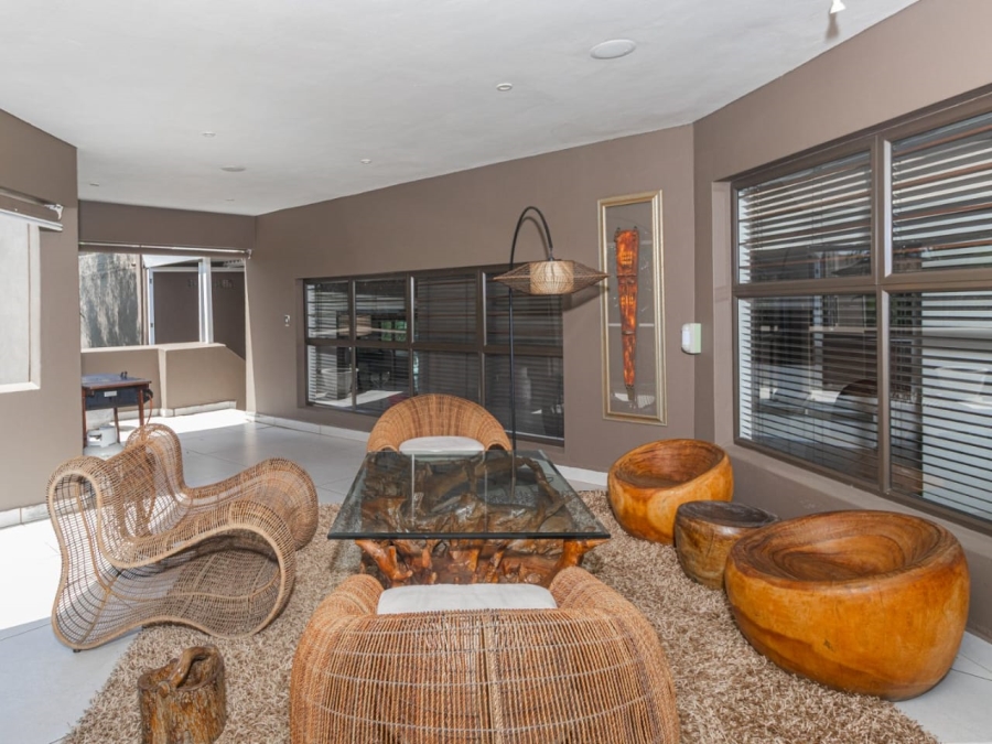 To Let 4 Bedroom Property for Rent in Sandown Gauteng