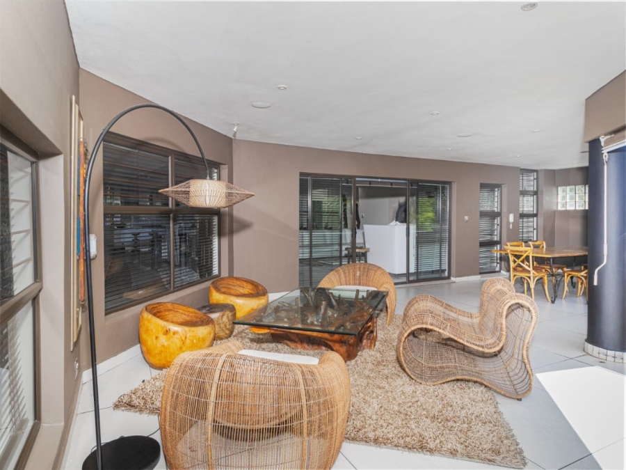 To Let 4 Bedroom Property for Rent in Sandown Gauteng