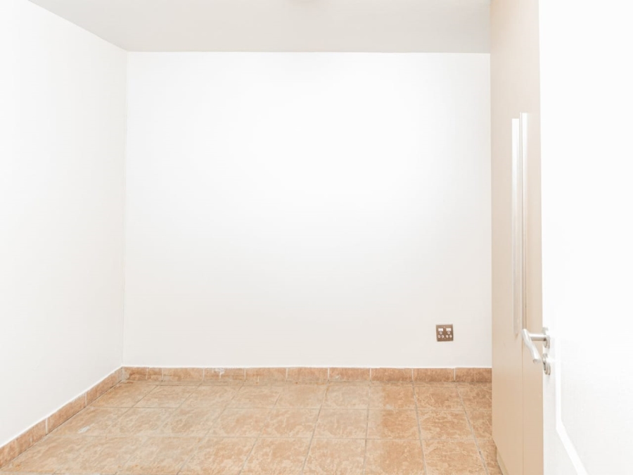 To Let 4 Bedroom Property for Rent in Sandown Gauteng