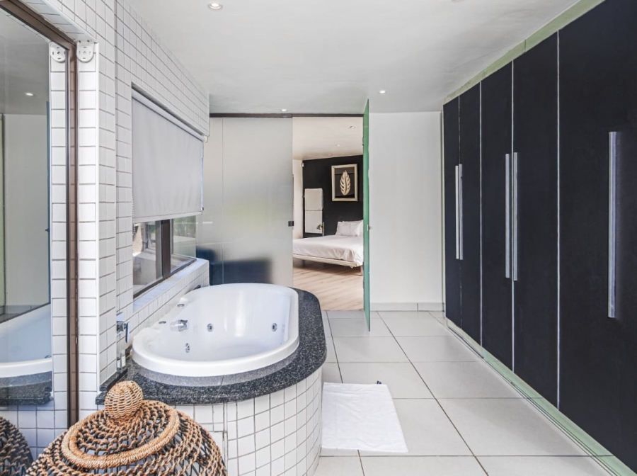 To Let 4 Bedroom Property for Rent in Sandown Gauteng