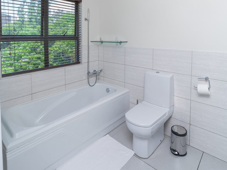 To Let 4 Bedroom Property for Rent in Sandown Gauteng