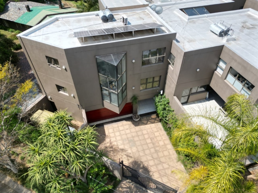 To Let 4 Bedroom Property for Rent in Sandown Gauteng