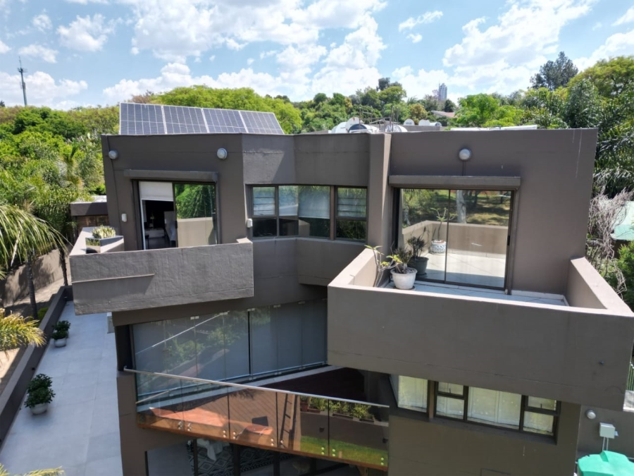 To Let 4 Bedroom Property for Rent in Sandown Gauteng