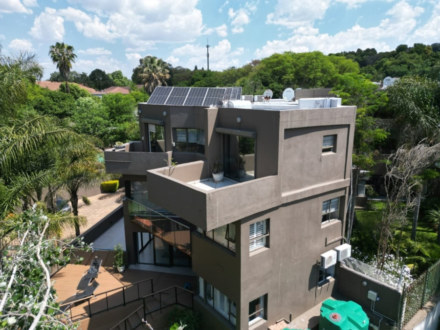 To Let 4 Bedroom Property for Rent in Sandown Gauteng
