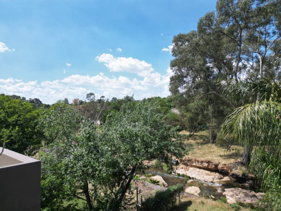 To Let 4 Bedroom Property for Rent in Sandown Gauteng