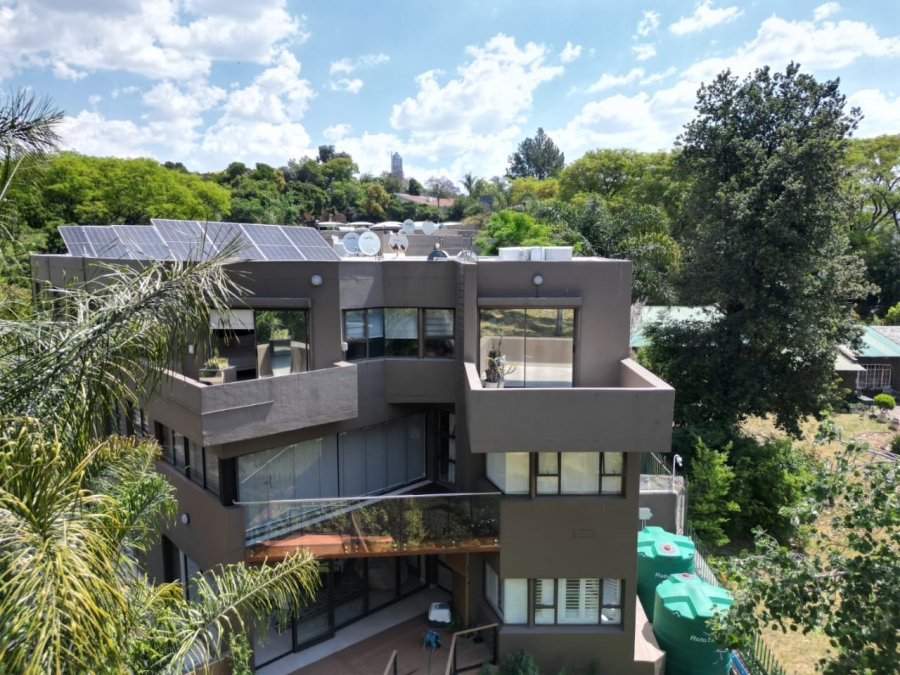 To Let 4 Bedroom Property for Rent in Sandown Gauteng