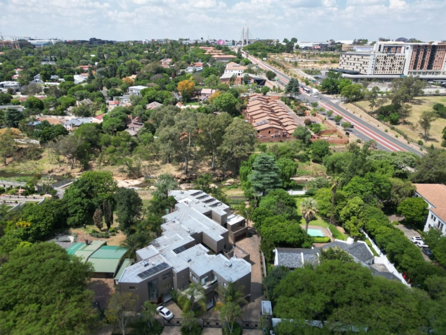 To Let 4 Bedroom Property for Rent in Sandown Gauteng