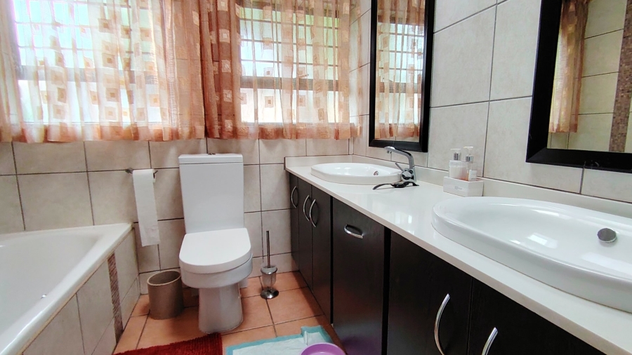 4 Bedroom Property for Sale in Vanderbijlpark SW 5 Gauteng