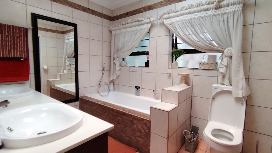 4 Bedroom Property for Sale in Vanderbijlpark SW 5 Gauteng