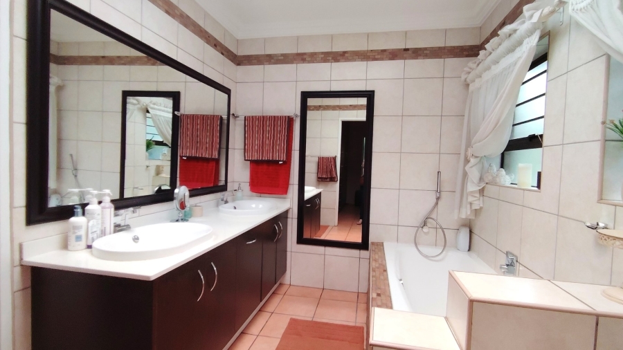 4 Bedroom Property for Sale in Vanderbijlpark SW 5 Gauteng