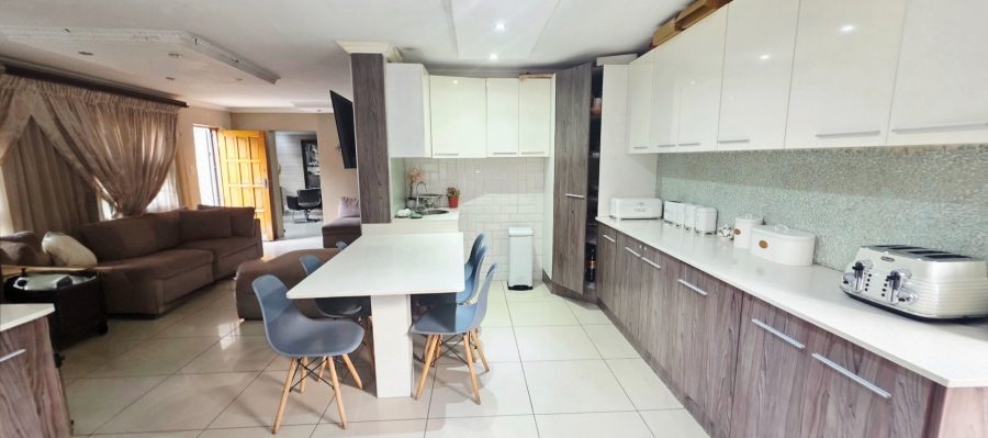 To Let 4 Bedroom Property for Rent in Erasmia Gauteng