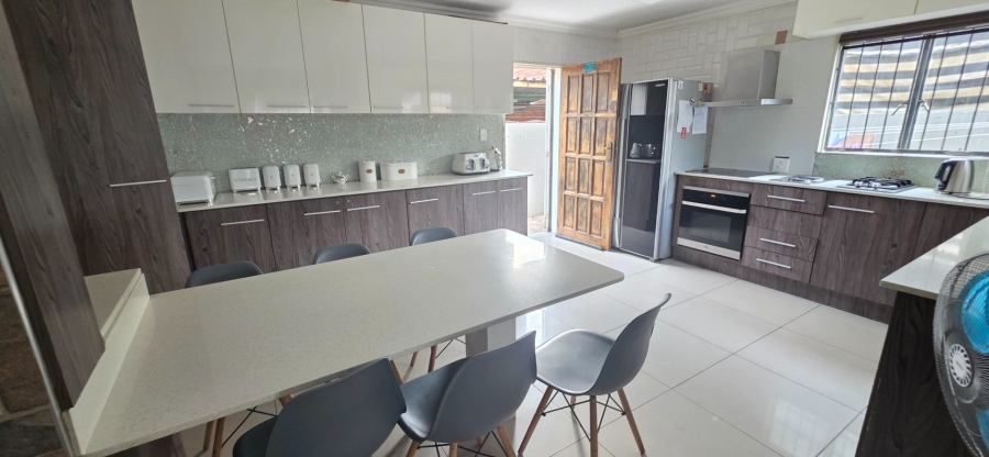 To Let 4 Bedroom Property for Rent in Erasmia Gauteng