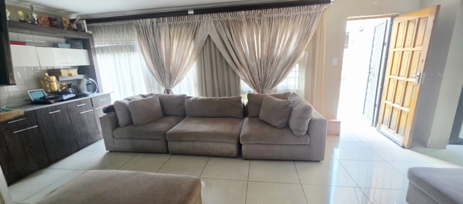 To Let 4 Bedroom Property for Rent in Erasmia Gauteng