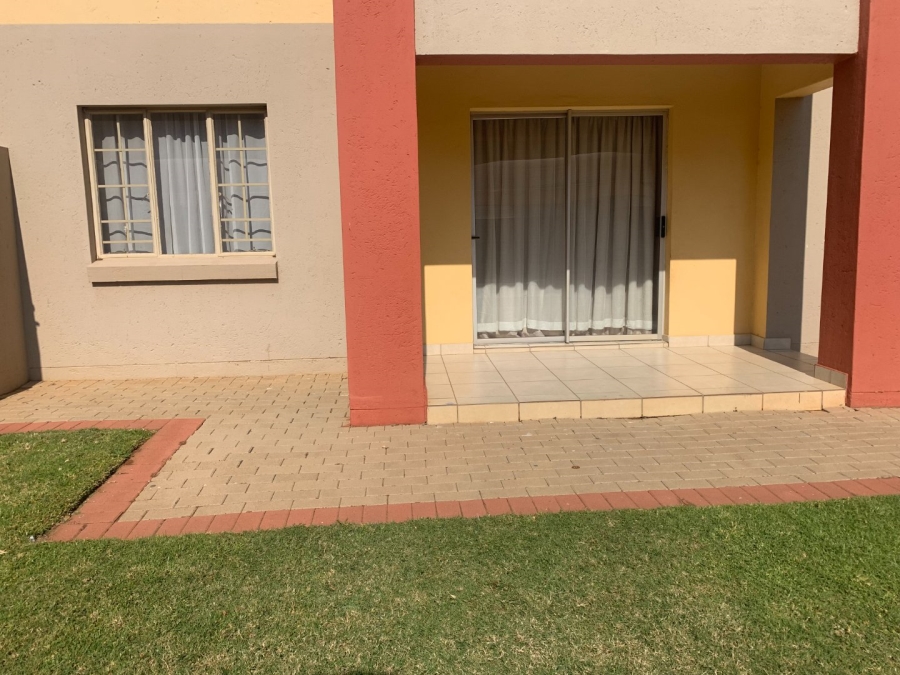 To Let 2 Bedroom Property for Rent in Monavoni Gauteng