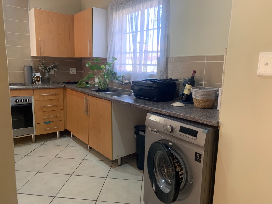 To Let 2 Bedroom Property for Rent in Monavoni Gauteng