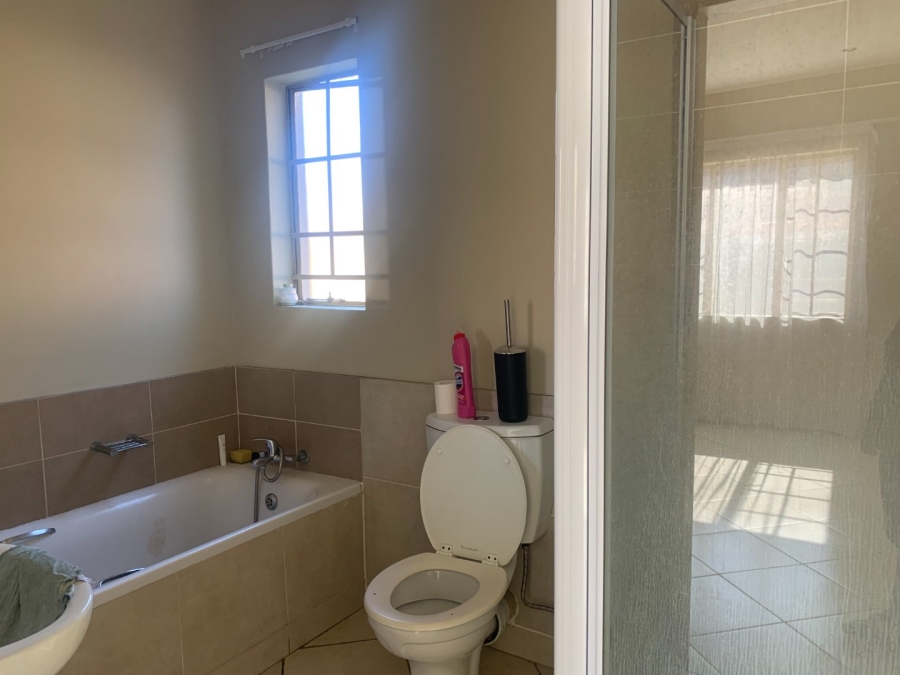 To Let 2 Bedroom Property for Rent in Monavoni Gauteng