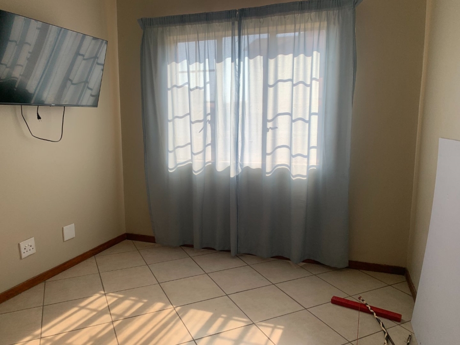 To Let 2 Bedroom Property for Rent in Monavoni Gauteng