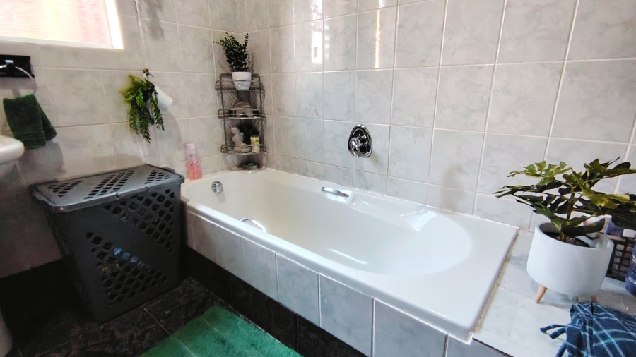 3 Bedroom Property for Sale in Vanderbijlpark SE 7 Gauteng