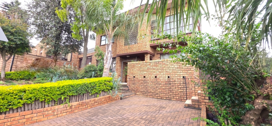  Bedroom Property for Sale in Laudium Gauteng