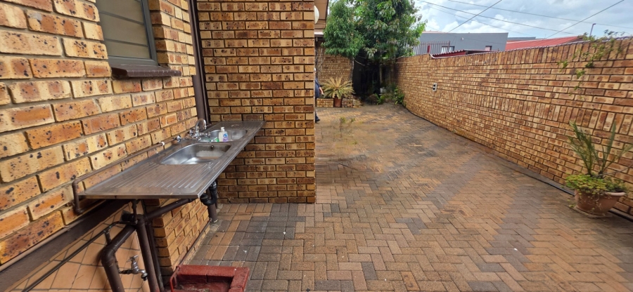  Bedroom Property for Sale in Laudium Gauteng