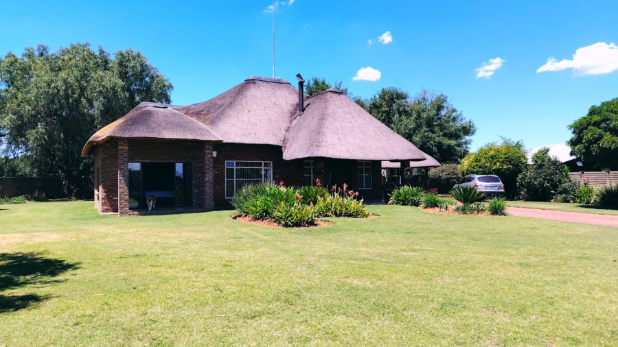 3 Bedroom Property for Sale in Buyscelia Gauteng