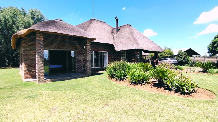 3 Bedroom Property for Sale in Buyscelia Gauteng