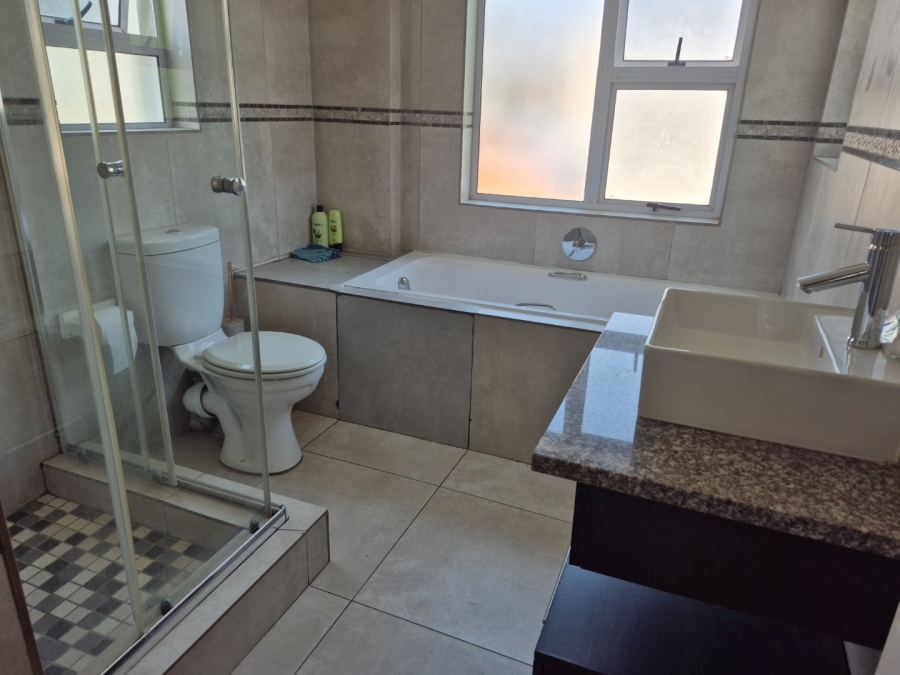4 Bedroom Property for Sale in Thatchfield Hills Gauteng