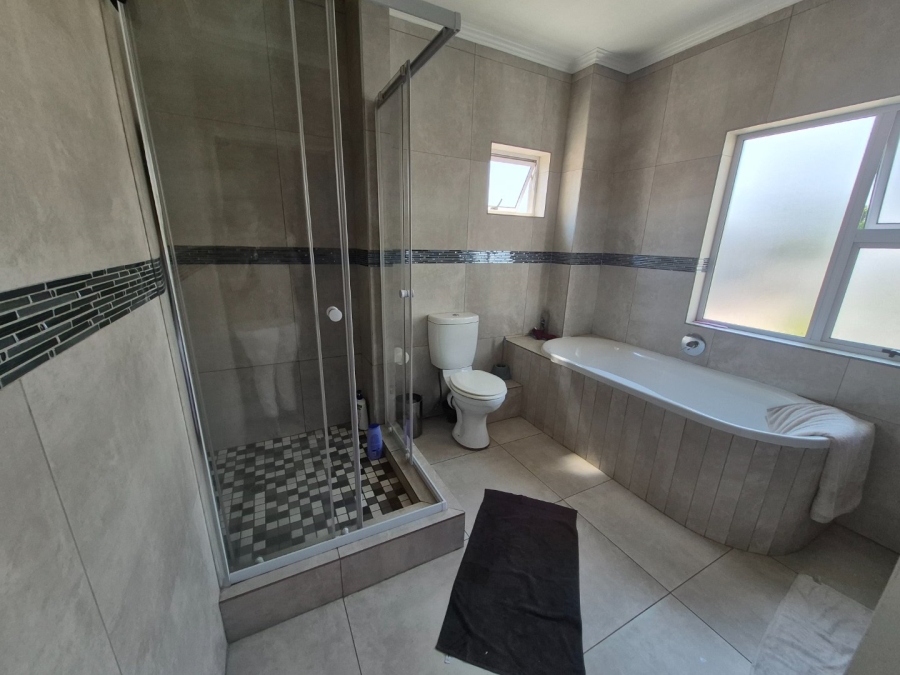 4 Bedroom Property for Sale in Thatchfield Hills Gauteng