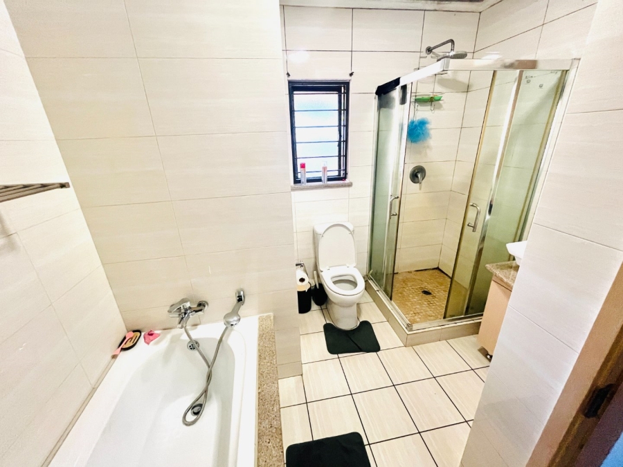 1 Bedroom Property for Sale in Noordwyk Gauteng