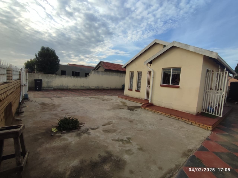 2 Bedroom Property for Sale in Daveyton Gauteng