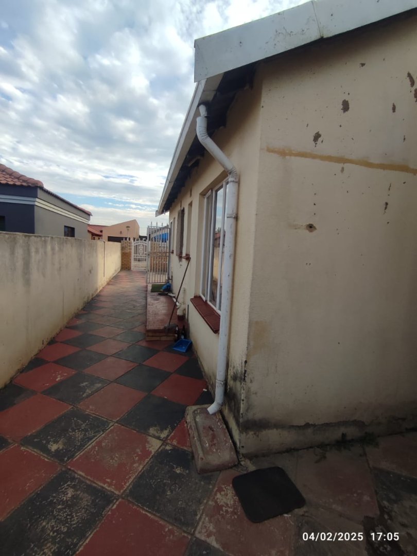 2 Bedroom Property for Sale in Daveyton Gauteng