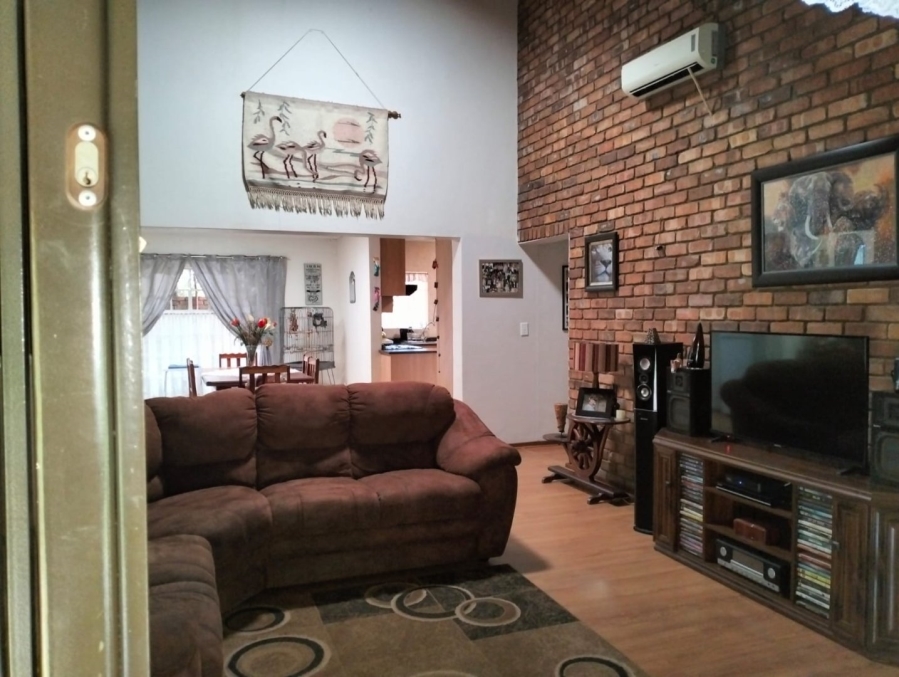 3 Bedroom Property for Sale in Dorandia Gauteng