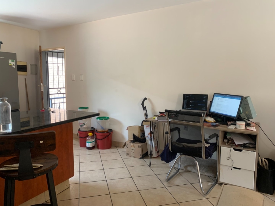 1 Bedroom Property for Sale in Vorna Valley Gauteng