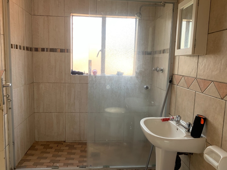1 Bedroom Property for Sale in Vorna Valley Gauteng