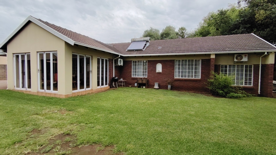 4 Bedroom Property for Sale in Wierda Park Gauteng