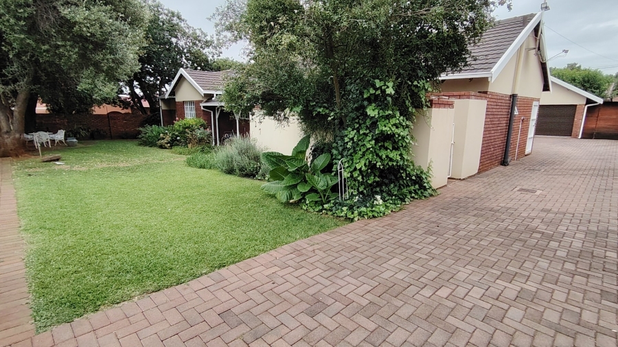 4 Bedroom Property for Sale in Wierda Park Gauteng