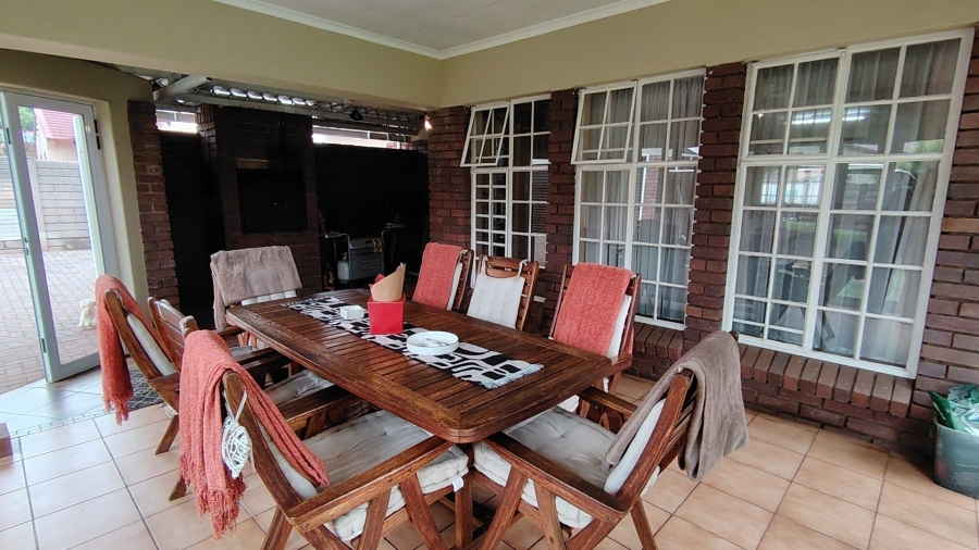 4 Bedroom Property for Sale in Wierda Park Gauteng