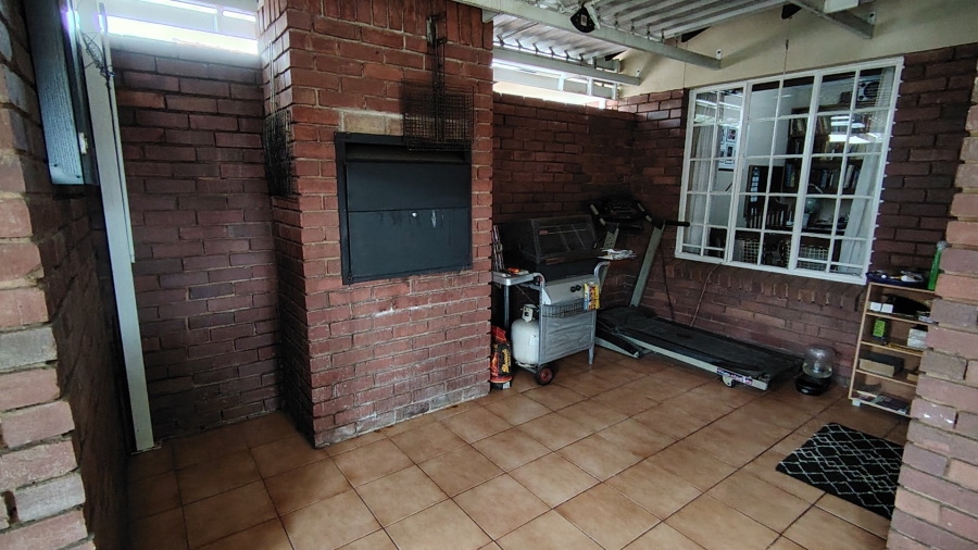 4 Bedroom Property for Sale in Wierda Park Gauteng