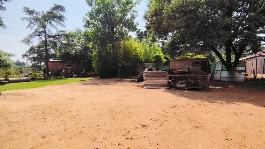 Commercial Property for Sale in Unitas Park Gauteng