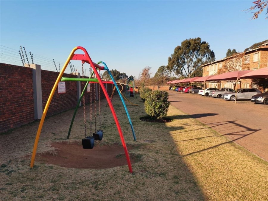 1 Bedroom Property for Sale in Hughes Gauteng