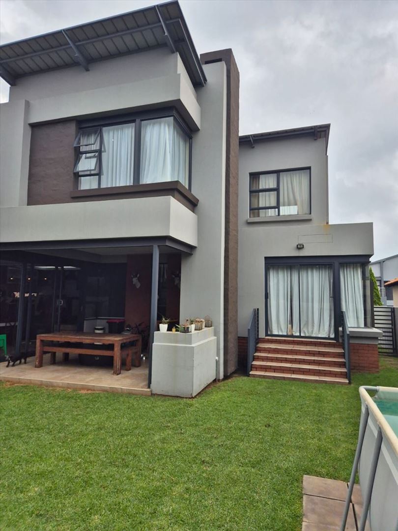 4 Bedroom Property for Sale in Glen Eagle Estate Gauteng