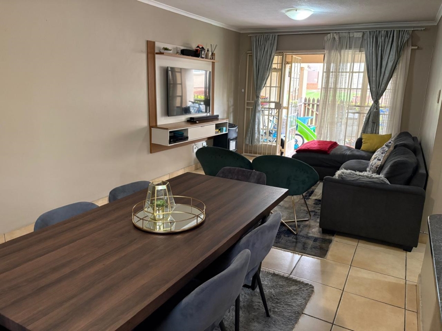 To Let 2 Bedroom Property for Rent in Castleview Gauteng