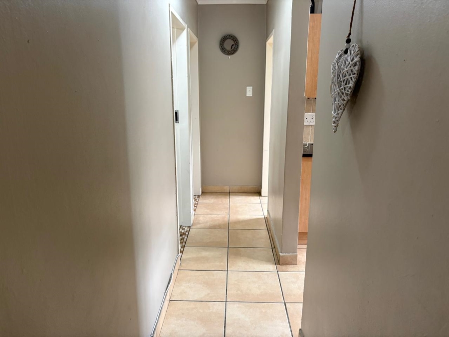 To Let 2 Bedroom Property for Rent in Castleview Gauteng