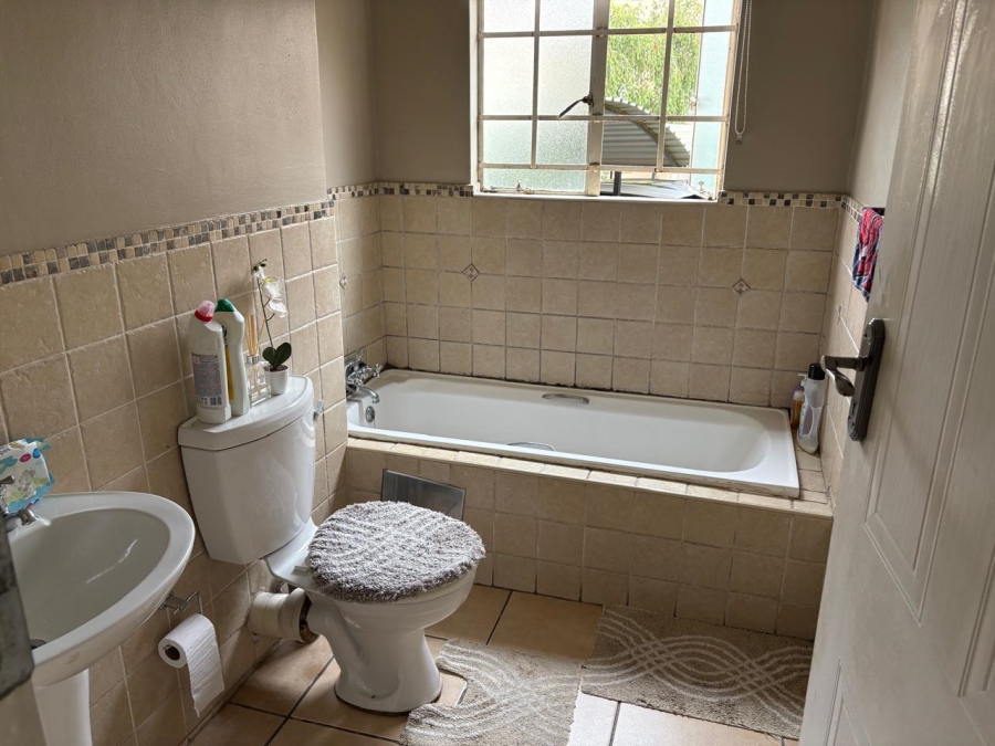 To Let 2 Bedroom Property for Rent in Castleview Gauteng