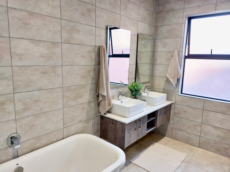 3 Bedroom Property for Sale in Six Fountains Residential Estate Gauteng