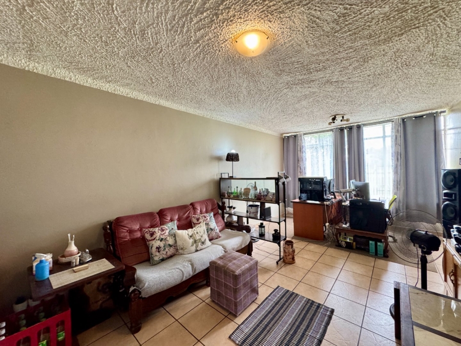 2 Bedroom Property for Sale in Doringkloof Gauteng