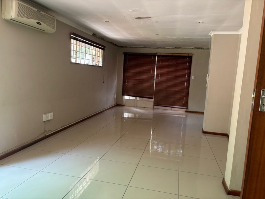 To Let 1 Bedroom Property for Rent in Fourways Gauteng