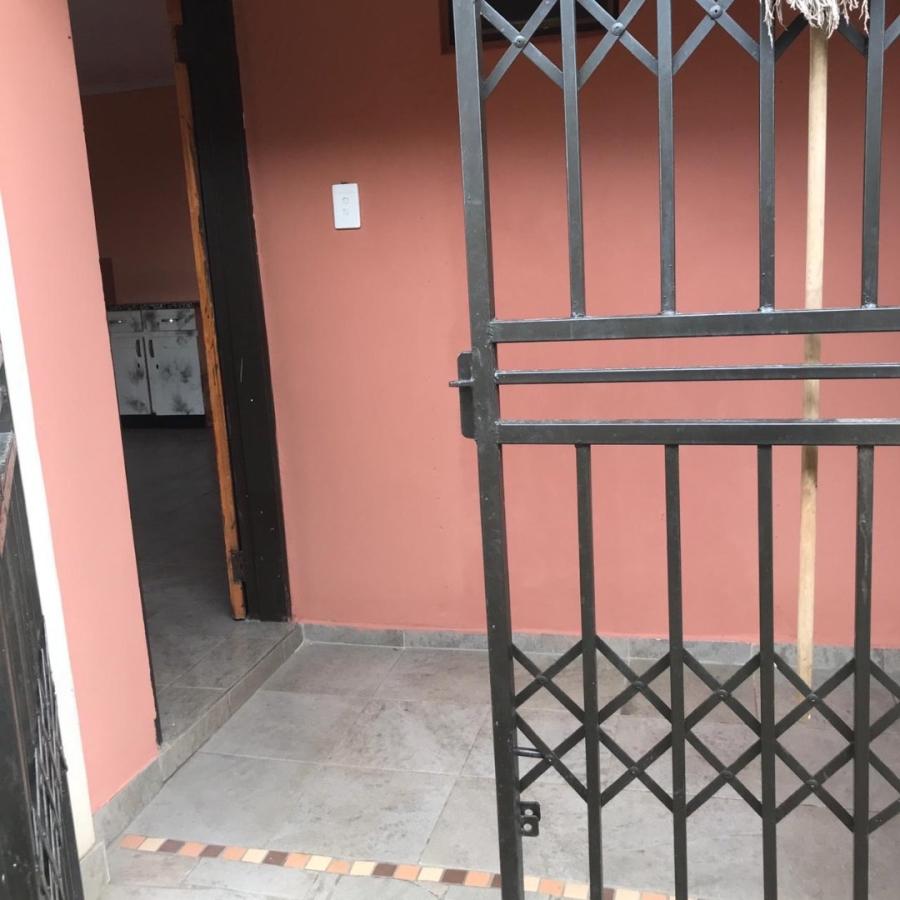 To Let 1 Bedroom Property for Rent in Lufhereng Gauteng