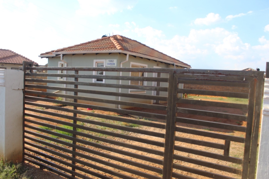 2 Bedroom Property for Sale in Lufhereng Gauteng