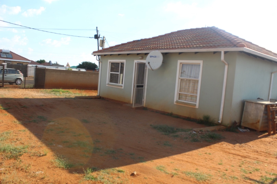 2 Bedroom Property for Sale in Lufhereng Gauteng